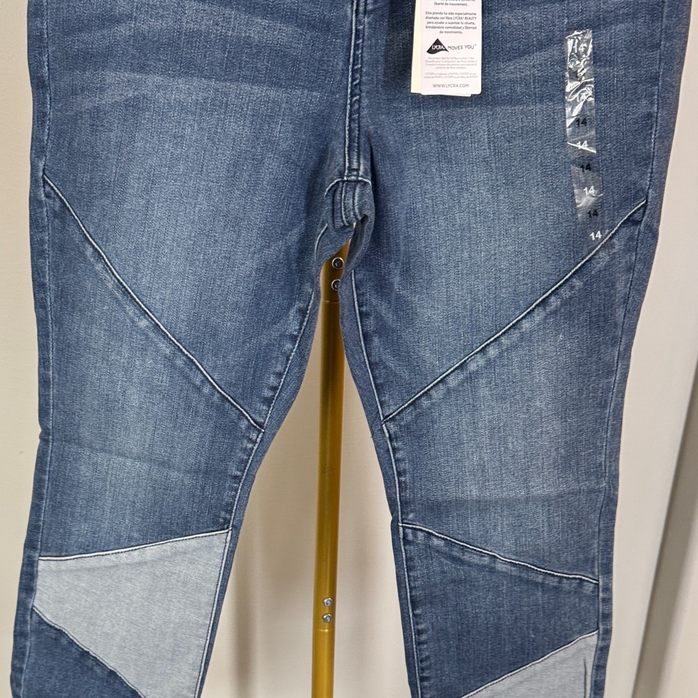 Soho Women's denim two tone ultimate stretch Ankle Jeans NWT 14 - Picture 5 of 14